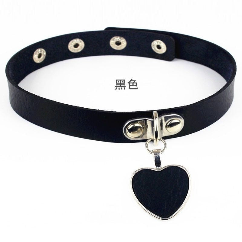 Collar Gargantilla con Corazón BDSM