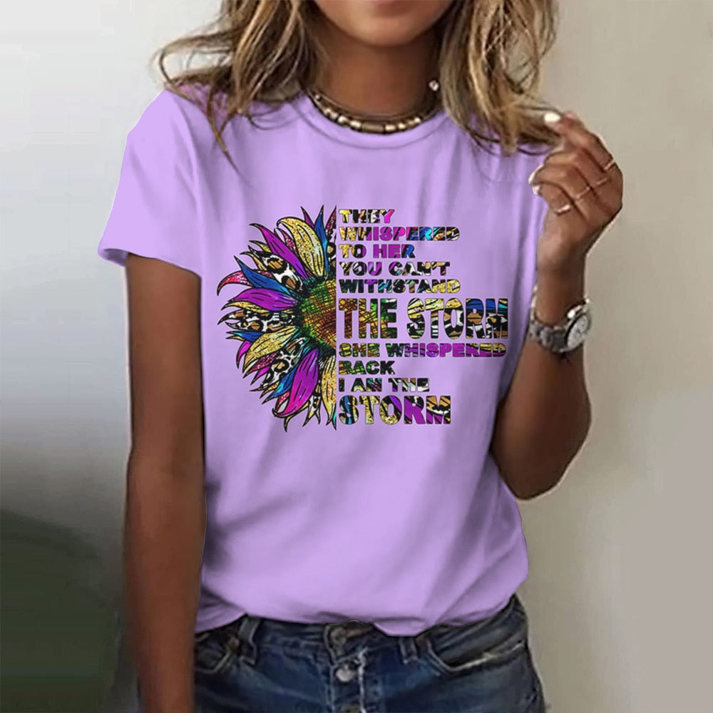 Camiseta de mujer con estampado de margaritas, manga corta.