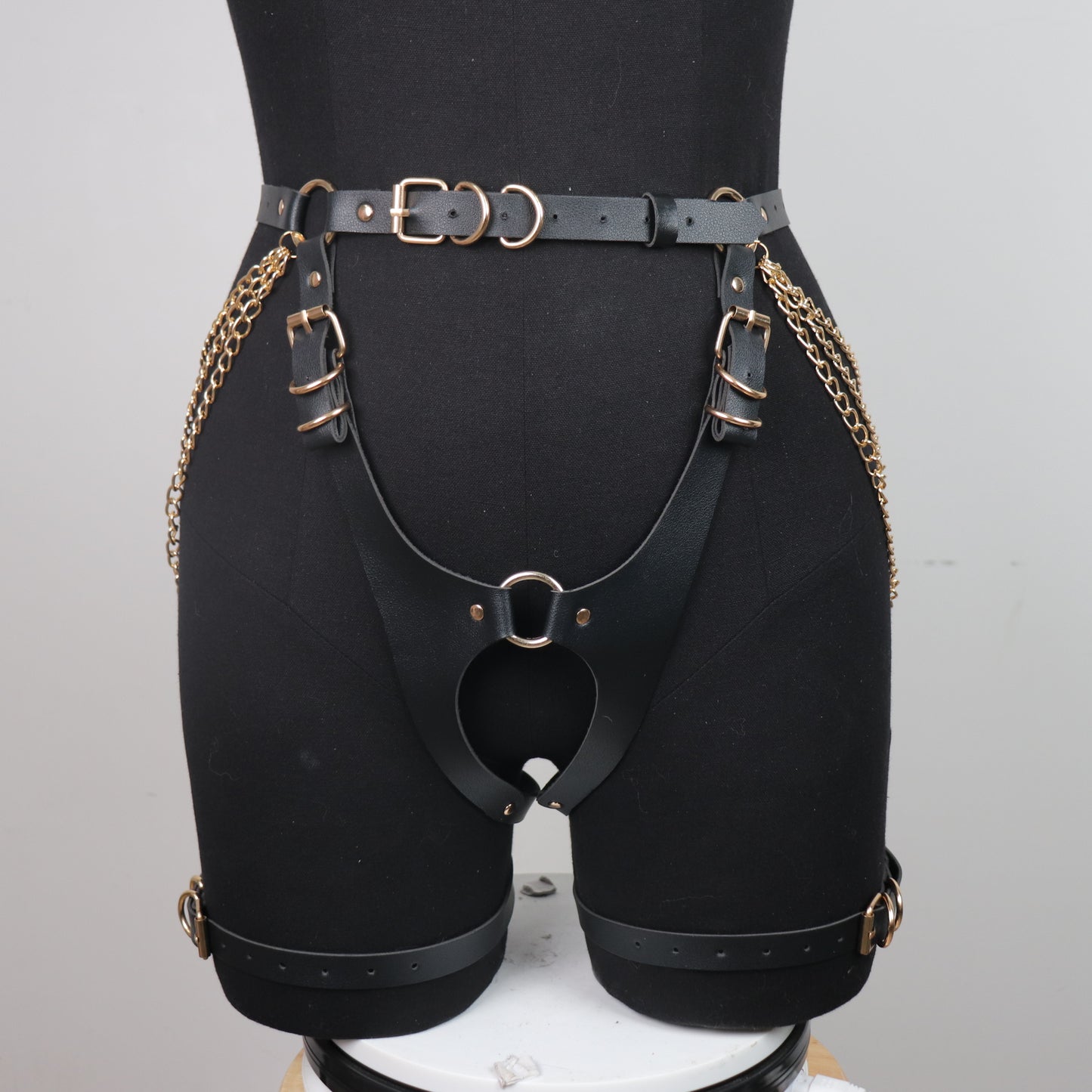Traje dominatriz de cuero con cadena para mujer, sujetador abierto con cuello de Bondage para el cuerpo, accesorios Punk exóticos.