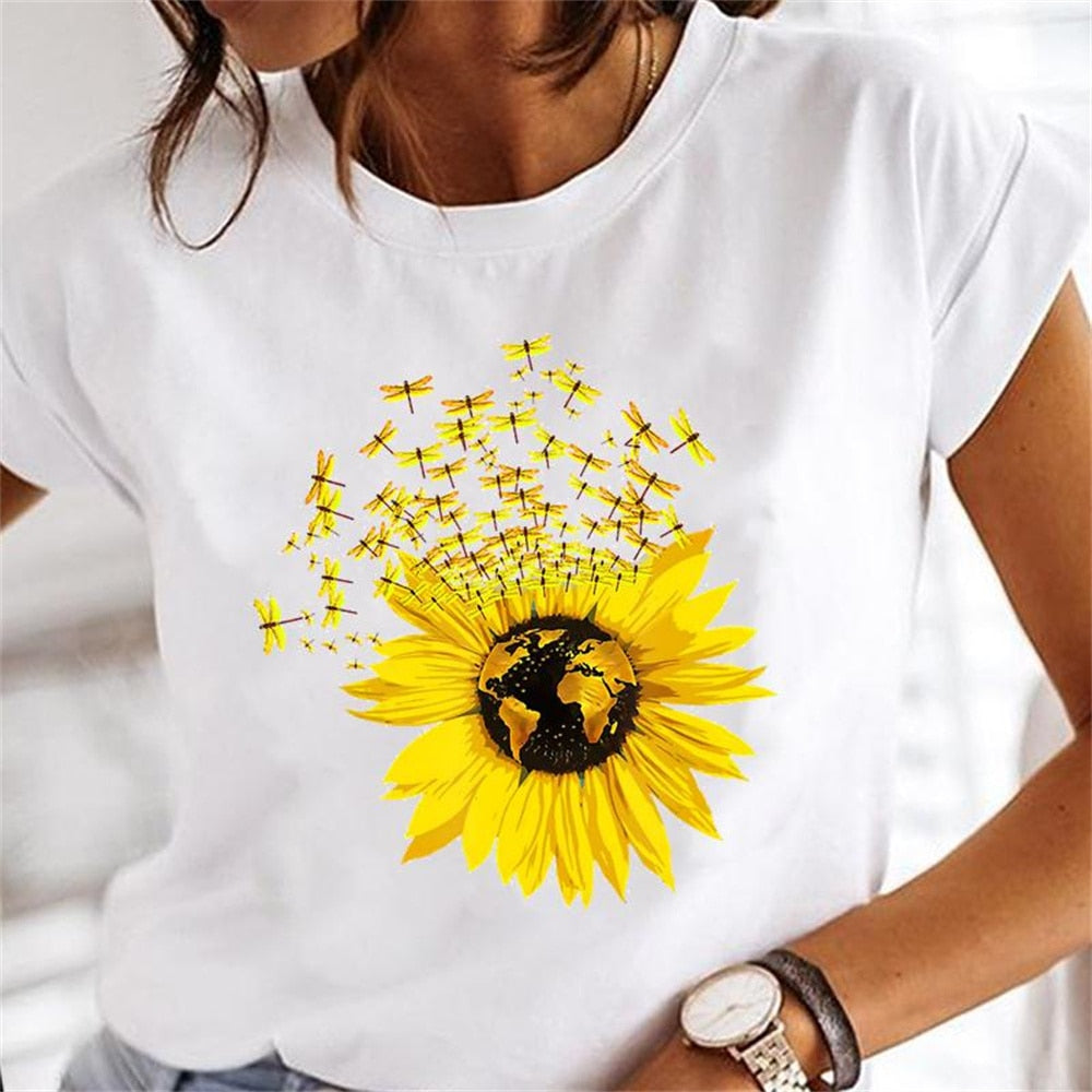 Camiseta de mujer con estampado de margaritas, manga corta.