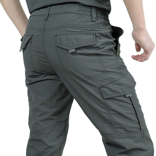 Pantalones largos militares informales e impermeables.